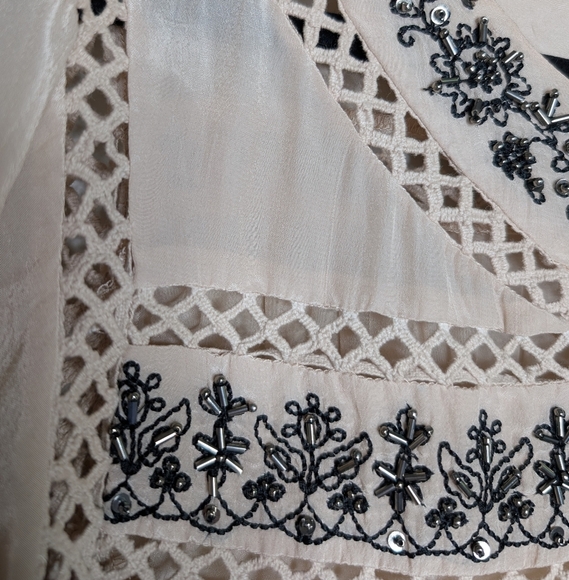 Label Ritu Kumar Flowy Cream Top With Black Beading sz L - Picture 6 of 10